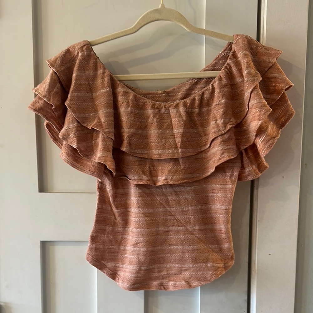 Women's Ruffled‎ Off-Shoulder Top - peach resort wear size m